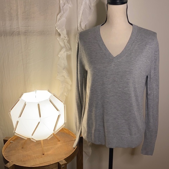 Banana‎ Republic Gray V Neck Sweater Size Small - Picture 1 of 7